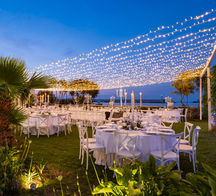 Il giardino mediterraneo di Al Sole Resort, sala ricevimenti sul mare in Puglia